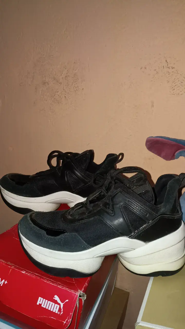 Zapatillas deportivas negras MK - 2