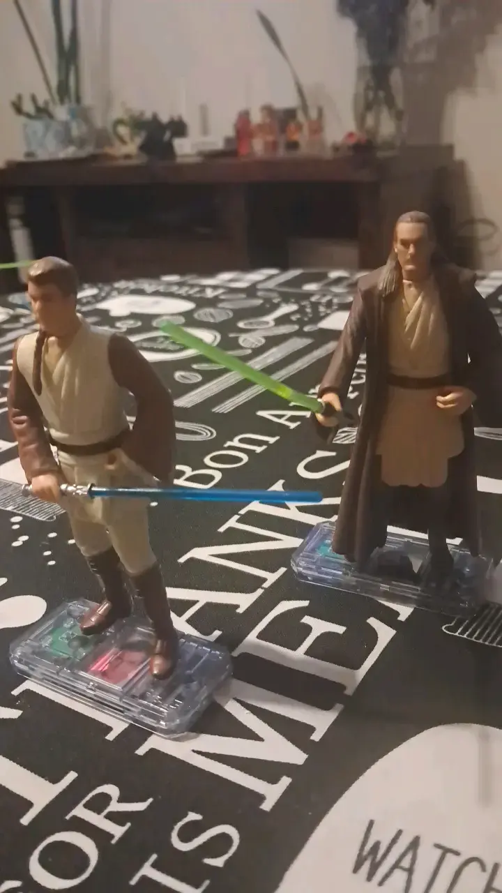 Figuras de acción Star Wars con sables de luz - 2