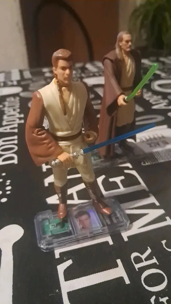 Figuras de acción Star Wars con sables de luz - 3