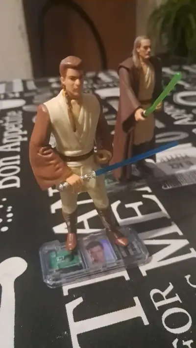 Figuras de acción Star Wars con sables de luz - miniatura 3