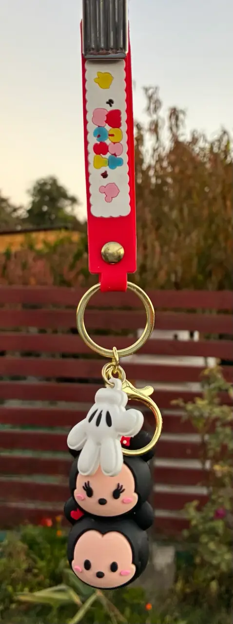 Llavero de Minnie y Mickey con cinta roja - 2