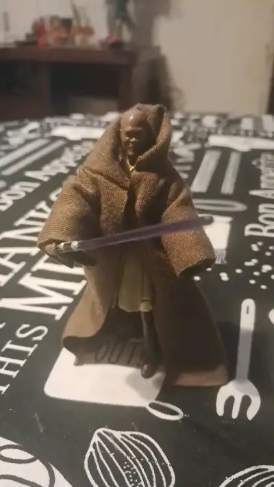 Figura de acción Jedi con sable de luz - miniatura 1