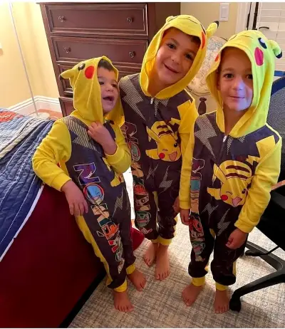 Pijama enterizo Pokémon Pikachu Talla 10 - miniatura 3