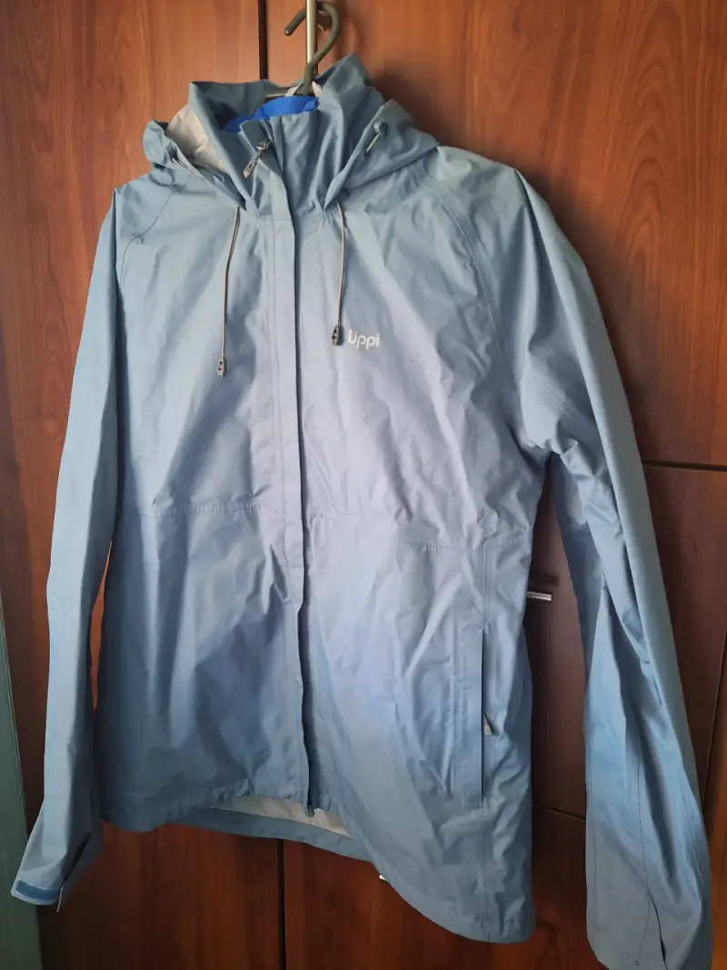 Chaqueta impermeable azul con capucha para hombre - 1