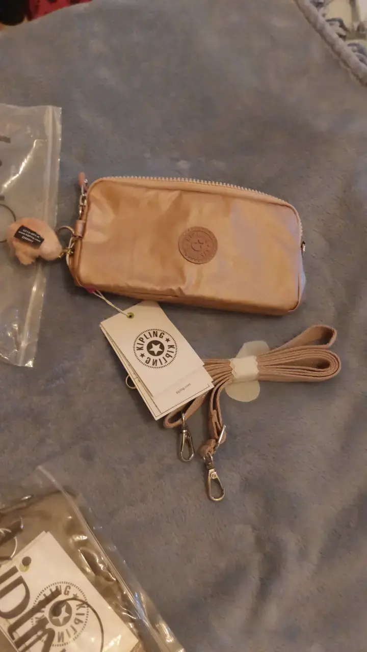 Cartera Kipling beige con correa ajustable