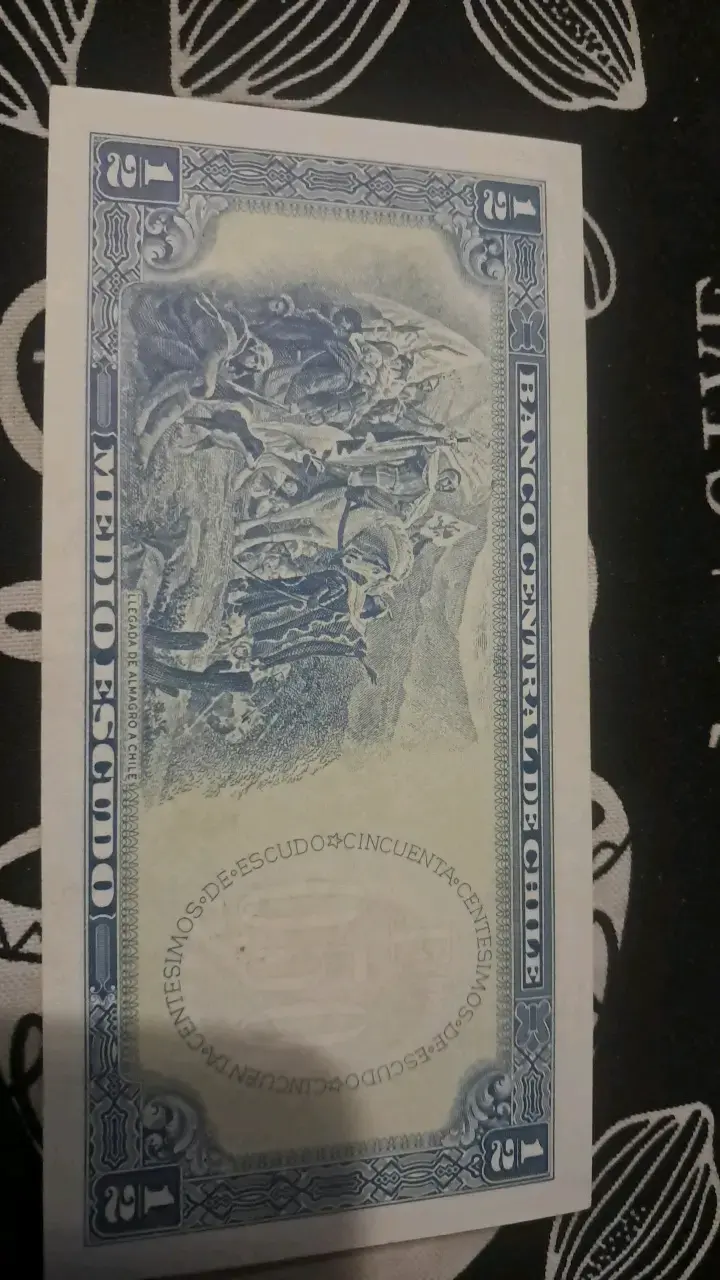 Billete antiguo de medio escudo chileno - 2