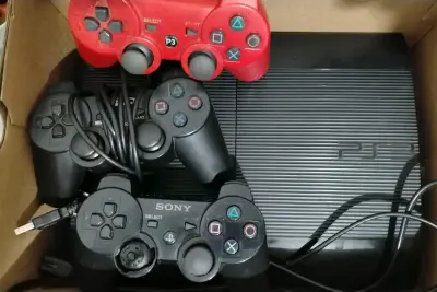 PS3 Super slim desbloqueada 500GB - miniatura 1