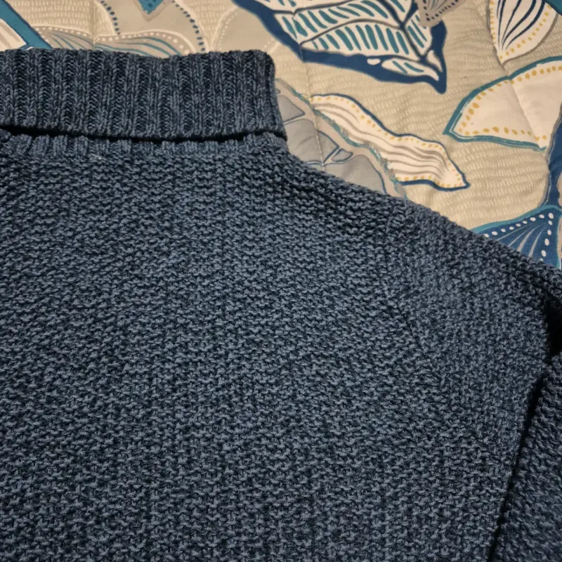 Chaleco de lana azul con cuello alto - 2