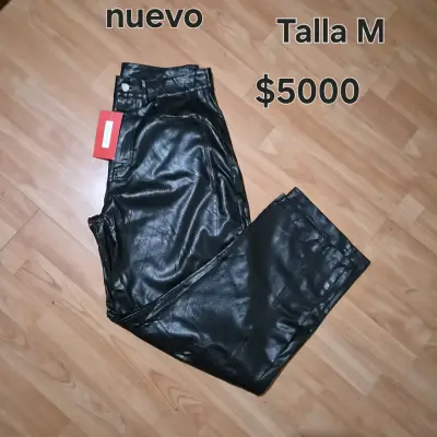 Pantalones de cuero sintético negros talla M nuevos - miniatura 1