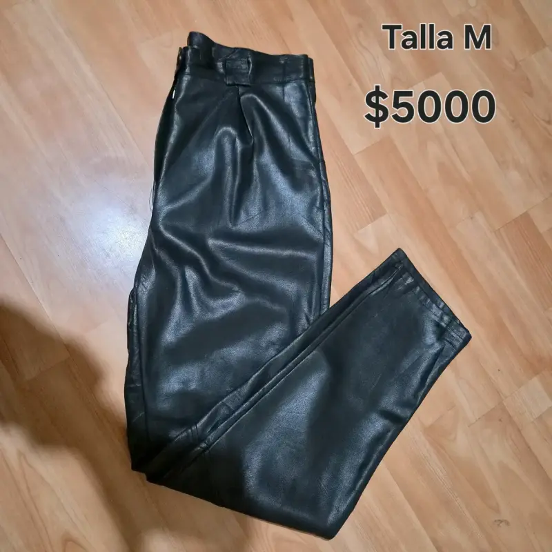 Pantalones de cuero sintético negros talla M nuevos - 2