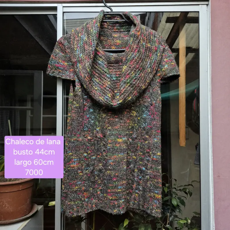 Chaleco de lana multicolor con cuello amplio - 1