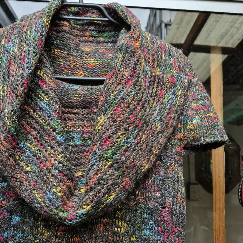 Chaleco de lana multicolor con cuello amplio - 2