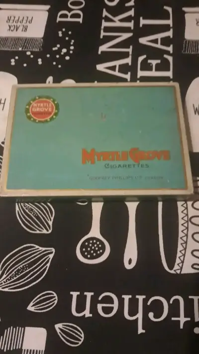 Caja vintage de cigarrillos Myrtle Grove - miniatura 1