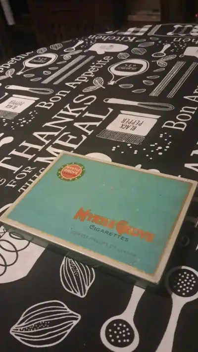 Caja vintage de cigarrillos Myrtle Grove - miniatura 2