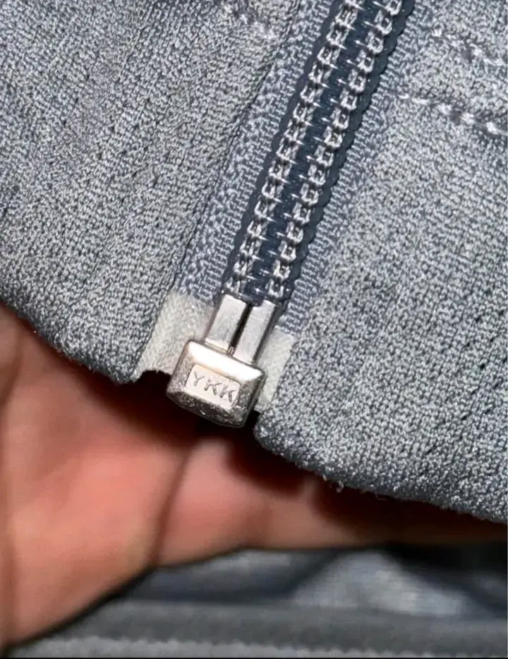 Chaqueta deportiva gris con franjas rojas Nike - 2