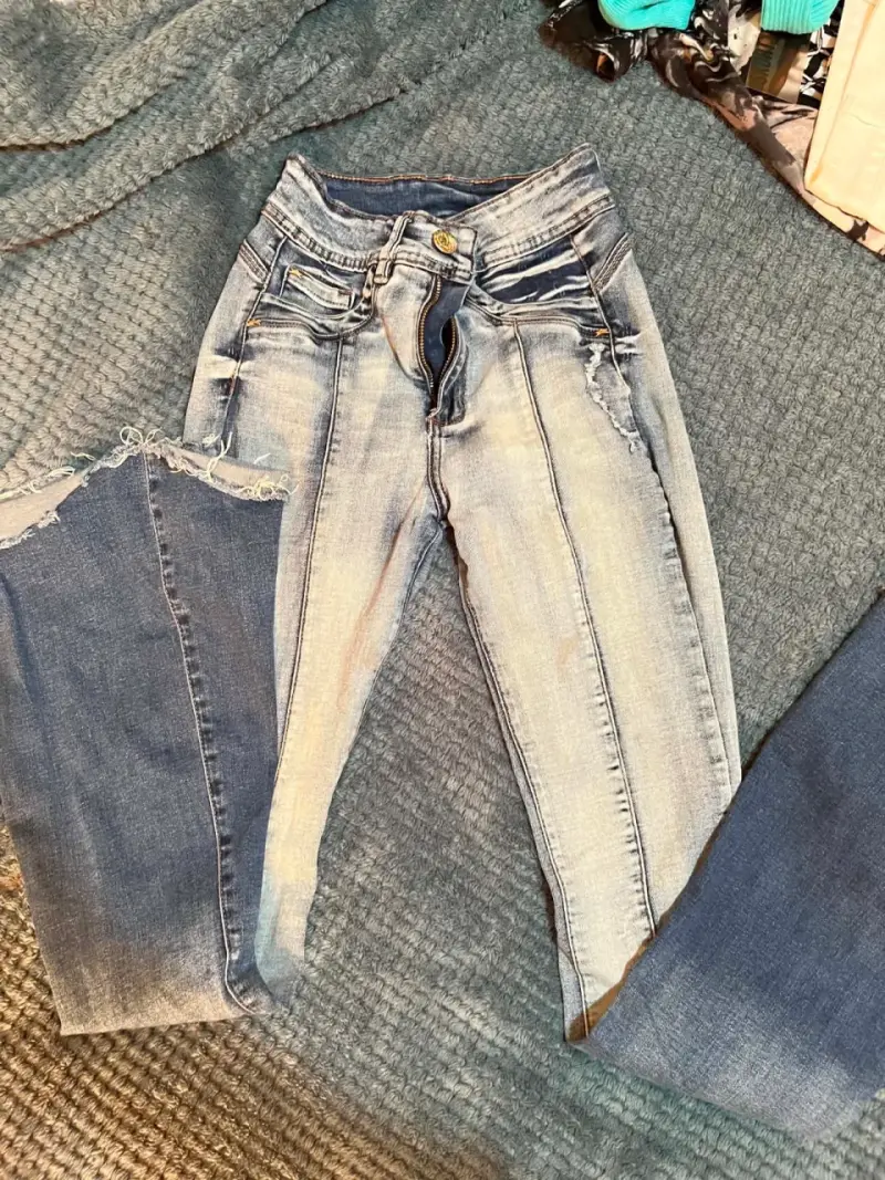 Jeans One World desgastados para mujer - 2
