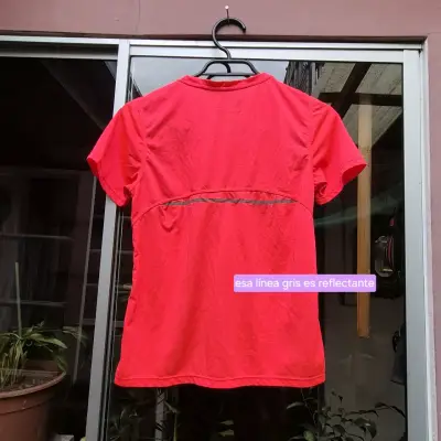 Polera deportiva rosa neón New Balance reflectante - miniatura 3