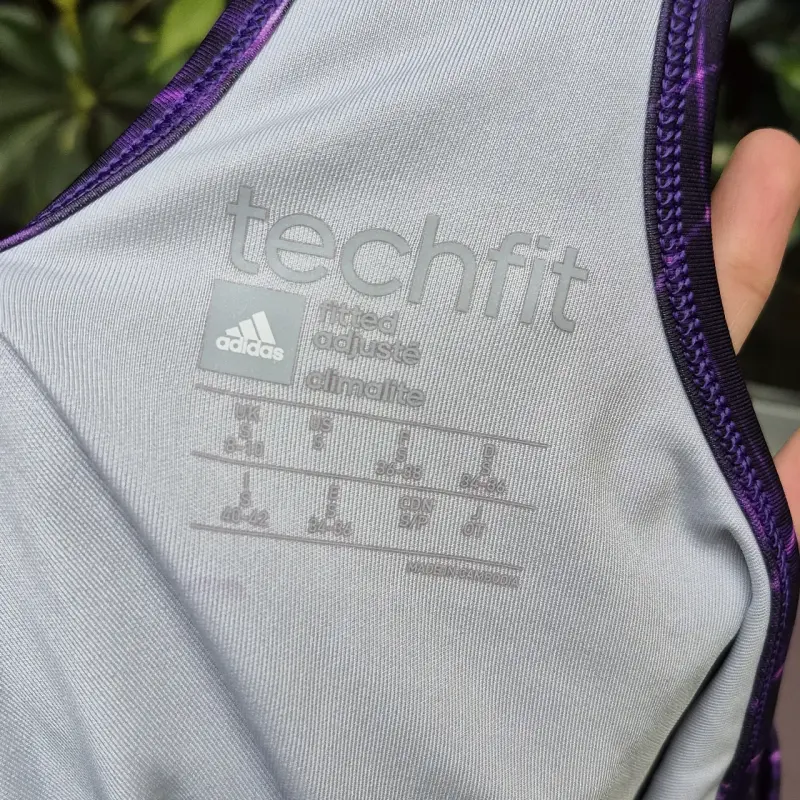 Polera deportiva Adidas Techfit morada - 3
