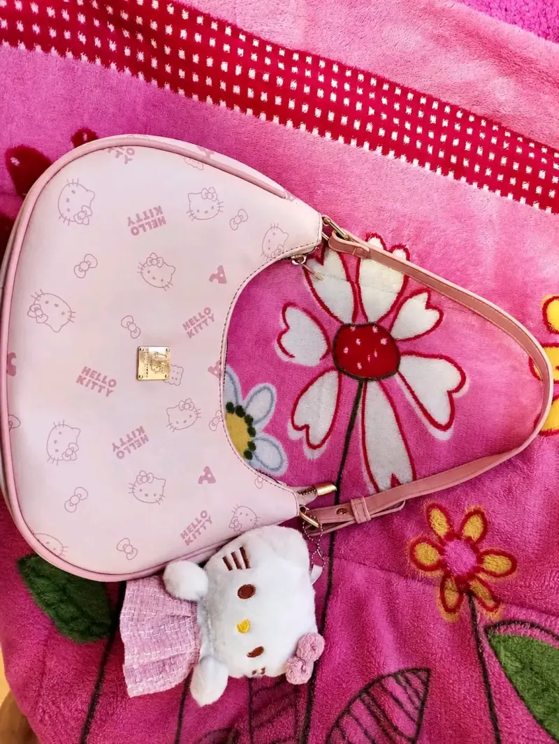 Bolso rosa Hello Kitty con peluche