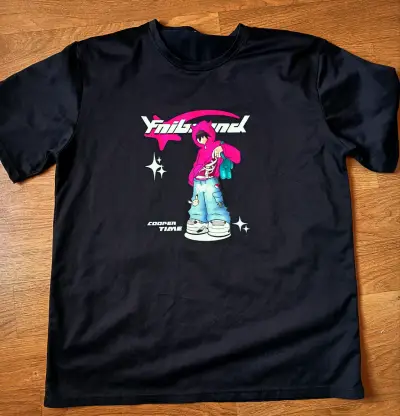 Polera negra con diseño gráfico juvenil - miniatura 2