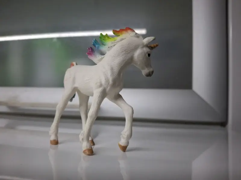 Figura de unicornio Schleich con crin arcoíris - 2