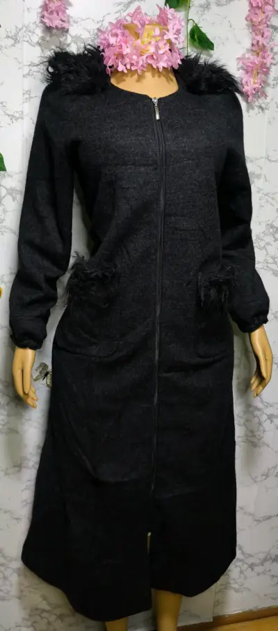Abrigo largo negro con cuello de peluche - miniatura 4