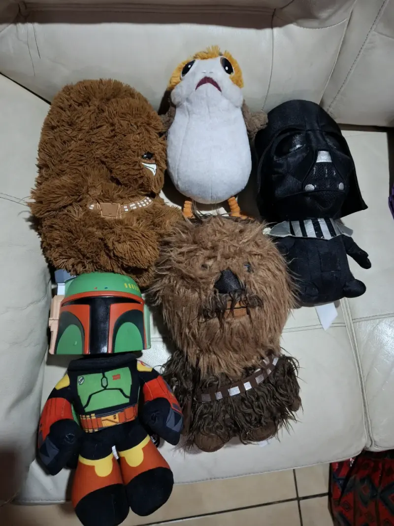 Peluches Star Wars Chewbacca, Porg y Darth V - 1