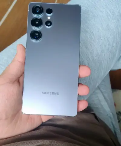 Smartphone Samsung Galaxy S25 Ultra en buen estado - miniatura 4