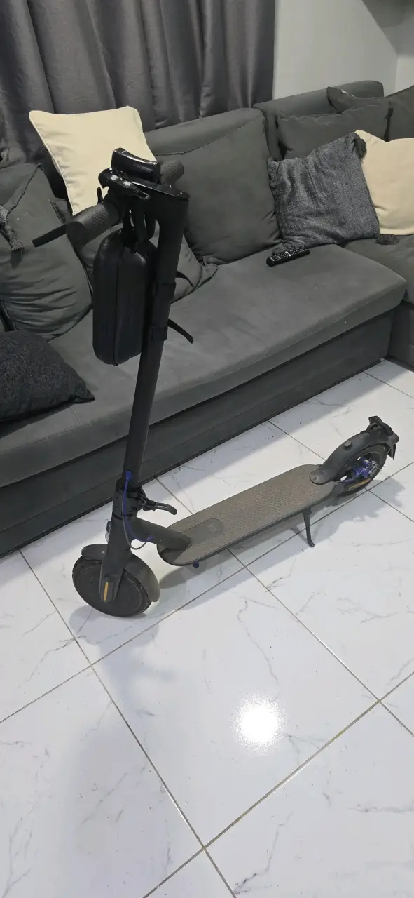 Scooter eléctrico plegable en buen estado - 1
