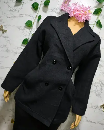 Abrigo negro de lana para mujer - miniatura 1