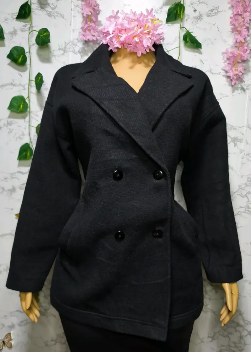 Abrigo negro de lana para mujer - 4