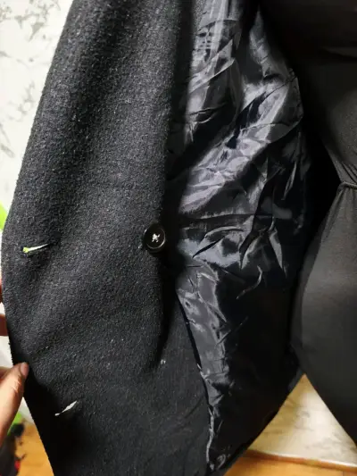 Abrigo negro de lana para mujer - miniatura 5