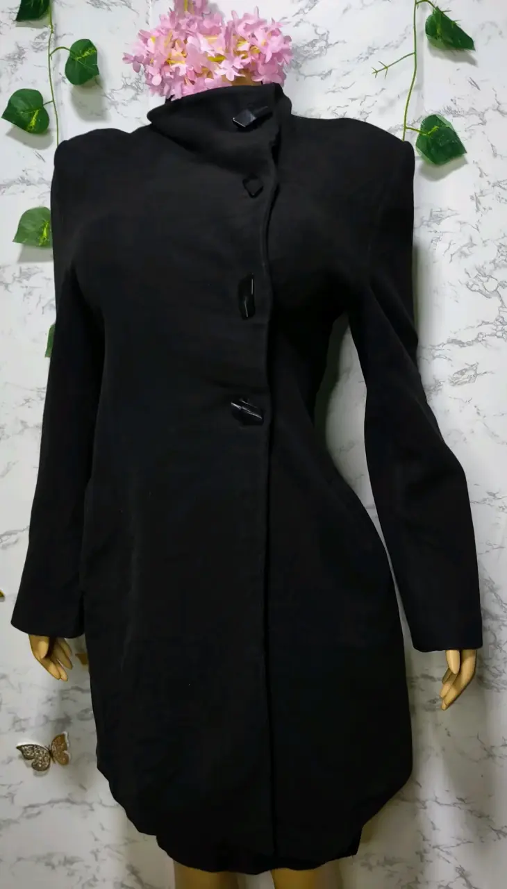 Abrigo negro elegante para mujer - 3