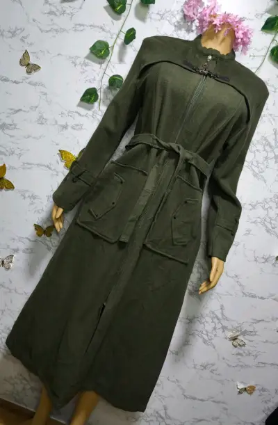 Abrigo largo verde con cinturón para mujer - miniatura 1