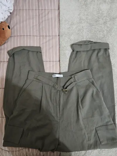 Pantalones cargo verde oliva para mujer - miniatura 1