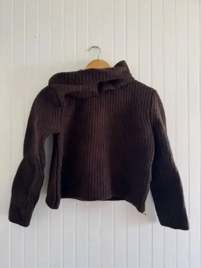 Suéter de lana marrón con cuello alto - miniatura 1