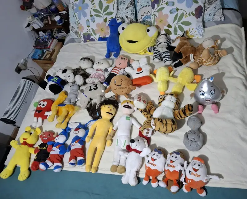 Lote de peluches corporativos, mascotas de empresa