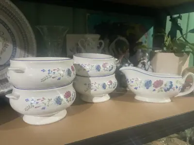 Juego de sopera y salsera de cerámica floral - miniatura 1