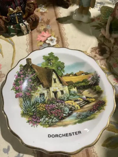 Plato decorativo de porcelana Dorchester - miniatura 1