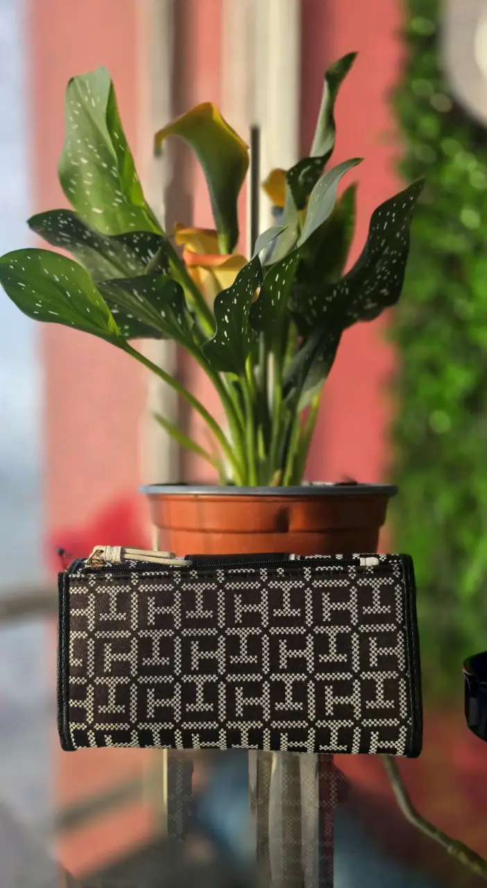 Billetera Tommy Hilfiger trifold monograma - 4