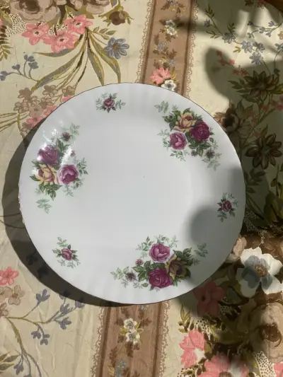 Plato de porcelana con diseño floral Chodziez - miniatura 1