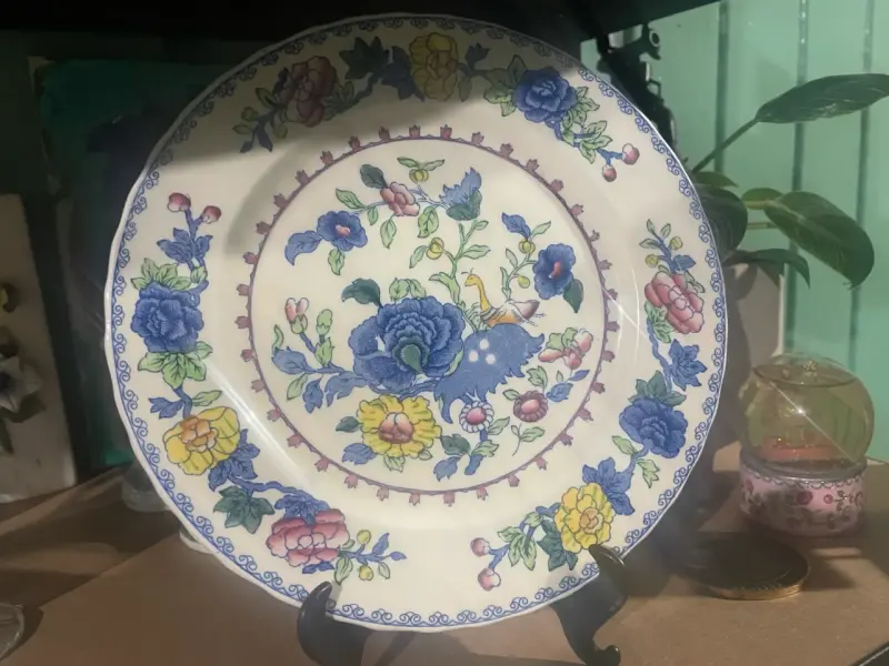 Plato decorativo de cerámica Mason's con diseño floral - 1