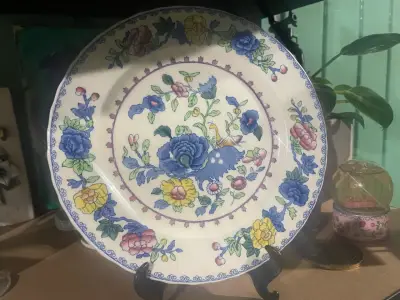 Plato decorativo de cerámica Mason's con diseño floral - miniatura 1