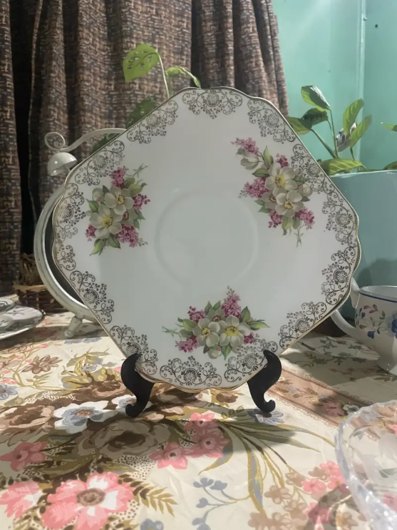 Plato de porcelana Bone China con diseño floral - 4