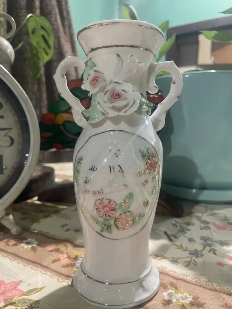 Jarrón de Porcelana Decorativo con Flores en Relieve - 2