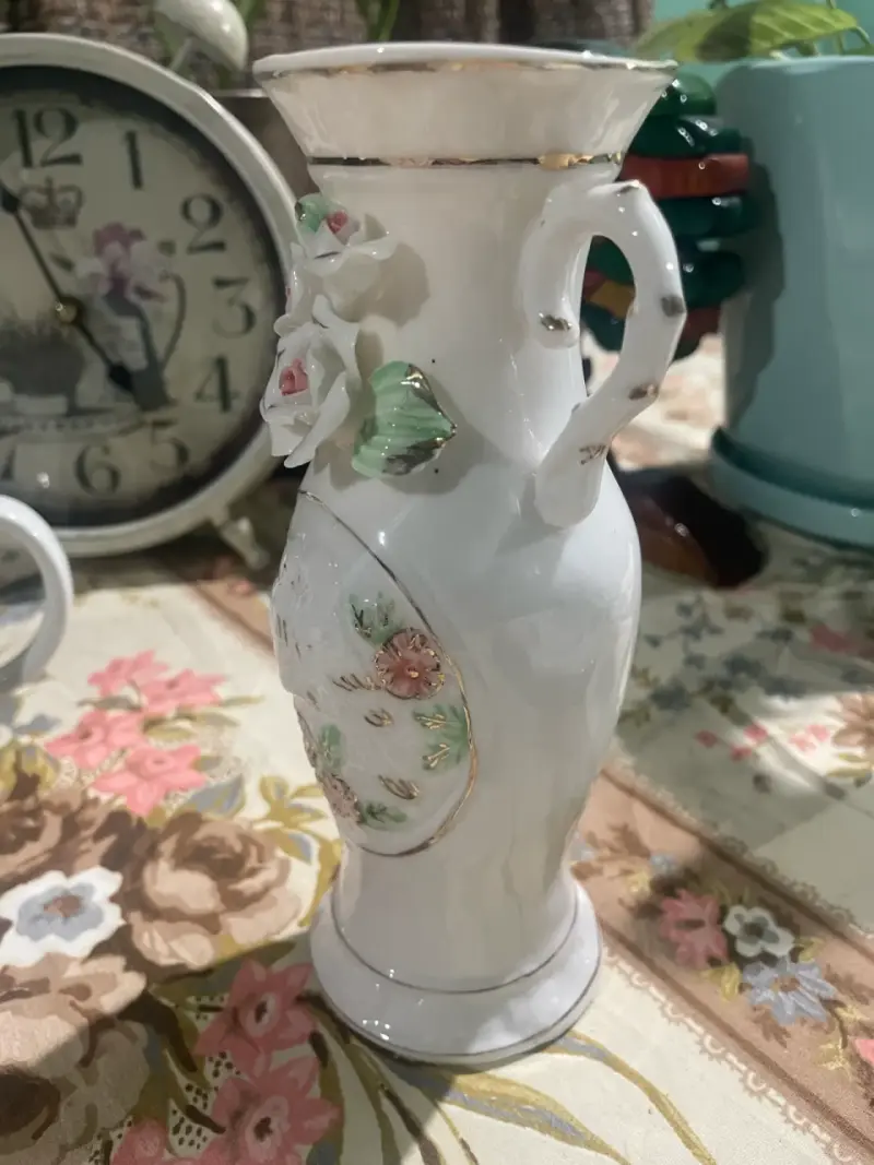 Jarrón de Porcelana Decorativo con Flores en Relieve - 4