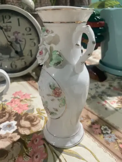 Jarrón de Porcelana Decorativo con Flores en Relieve - miniatura 4