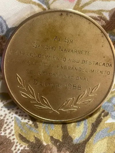 Medalla Conmemorativa Estadio Nacional 50 Años 1938-1988 - miniatura 2