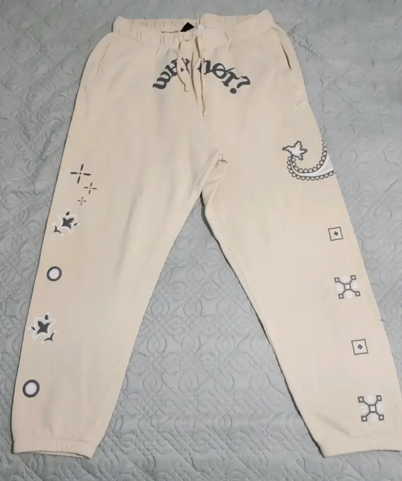 Pantalones deportivos Jordan beige con diseño gráfico - 1