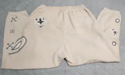Pantalones deportivos Jordan beige con diseño gráfico - miniatura 2